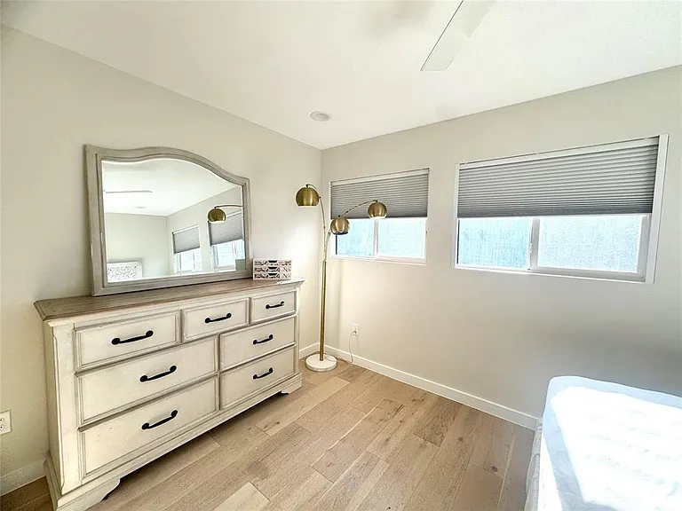 400 E 30th St #101 — Photo 17