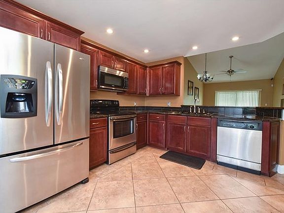 5th image of 4314 Fox Hollow Cir