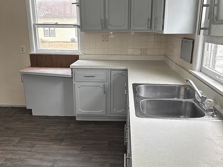 742 W Homer St — Photo 4