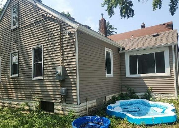 4th image of 1041 6th St E