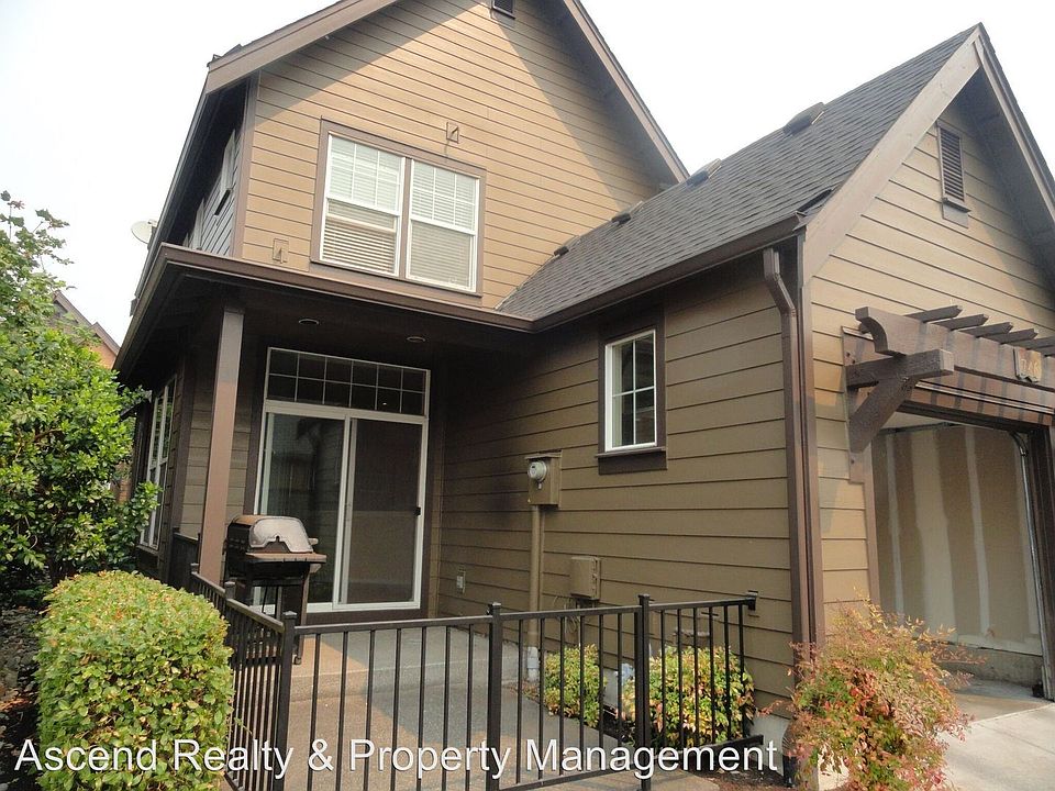 1st image of 746 NE 72nd Ave