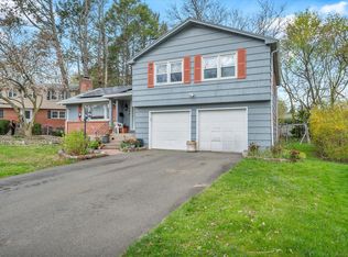 128 W Ridge Dr, West Hartford, CT 06117