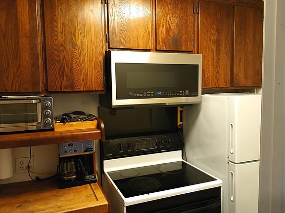 3rd image of 1096 Herbert Ave #1-B