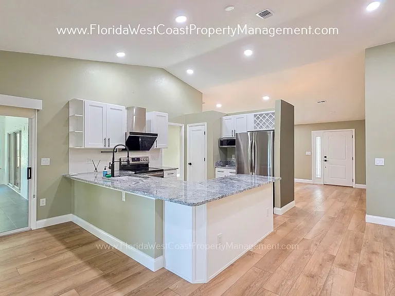 4667 Hamlets Grove Dr — Photo 4