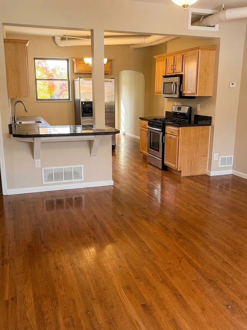 Student Housing - South Side Flats — Photo 4