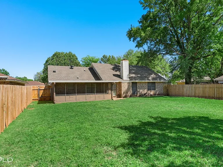 2542 Spruce Dr — Photo 8