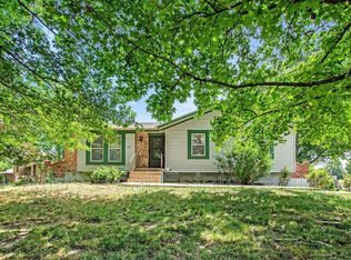521 SE Timbercreek Ln, Lees Summit, MO 64063
