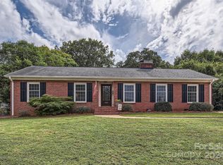 916 Fairbanks Rd, Charlotte, NC 28210