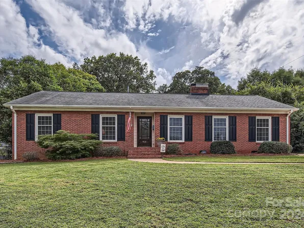 916 Fairbanks Rd, Charlotte, NC 28210