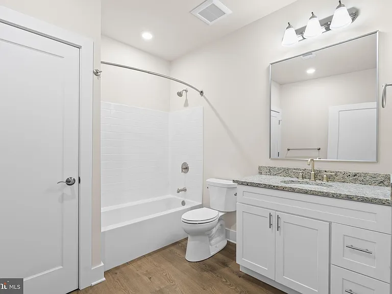 30 W Broad St #5 — Photo 15