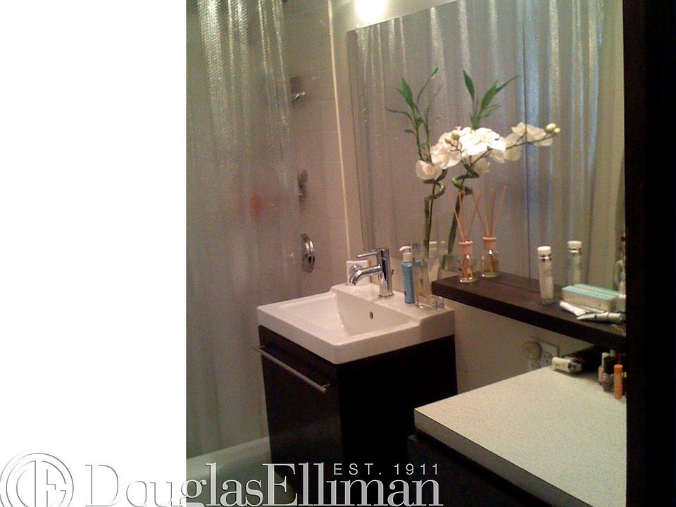 2nd image of 39A Gramercy Park N APT 4A