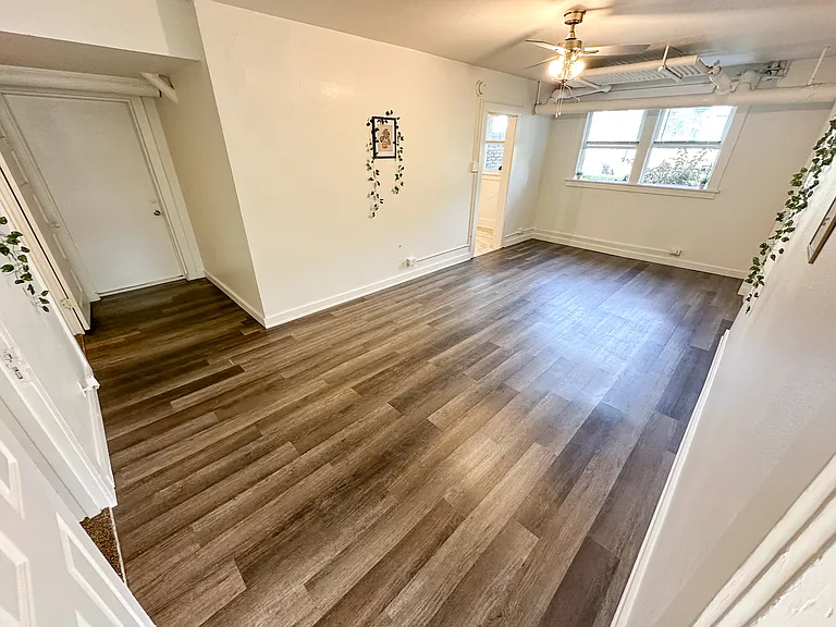 2600 Kingman Blvd #12 — Photo 6