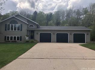 22 Heather Ln, Marquette, MI 49855