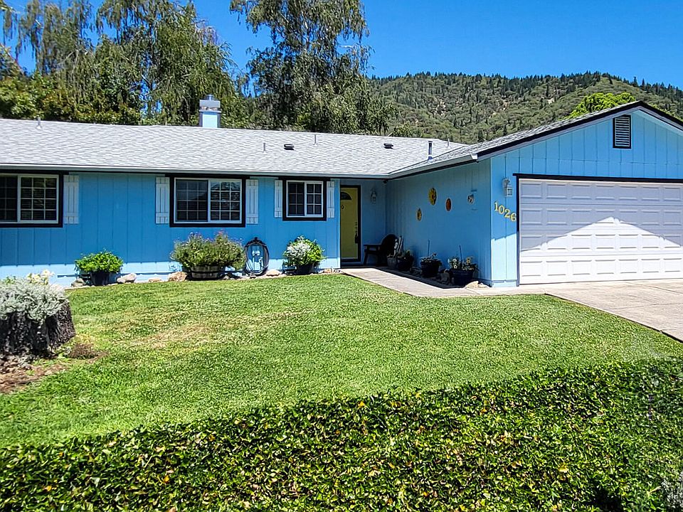 1st image of 1026 NE Primrose Pl