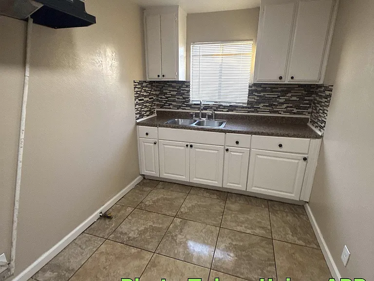 2506 E California Ave — Photo 3