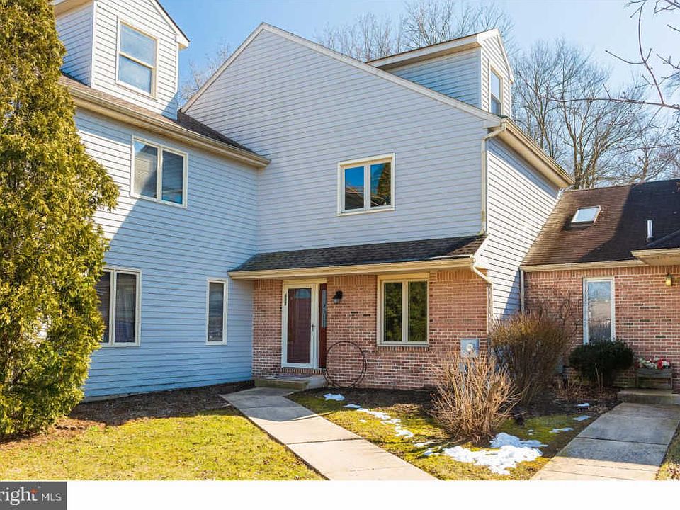 1st image of 602 Pinebrooke Cir