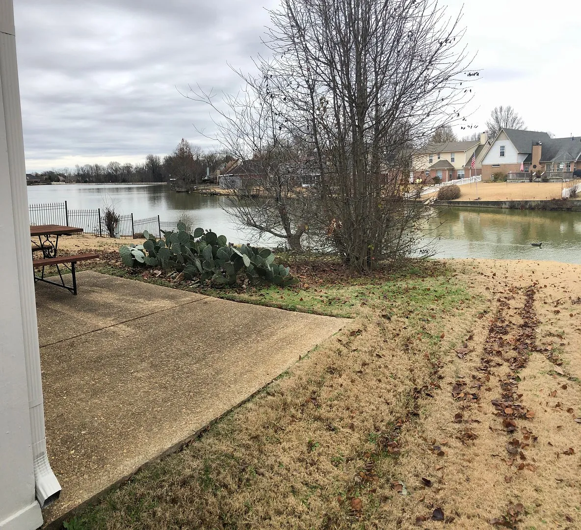 On the Lake at Plantation Lakes in Olive Branch — Photo 3