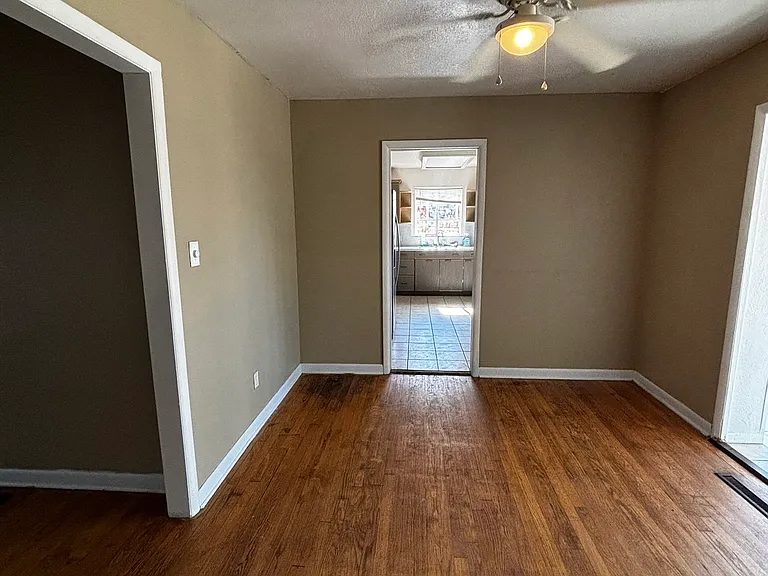 1505 Carlisle Ct — Photo 10