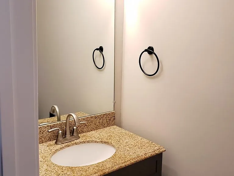 610 Commerce St #14 — Photo 9
