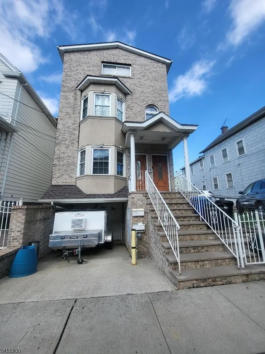 2 bed, 1.0 bath, $1,950 — Photo 1