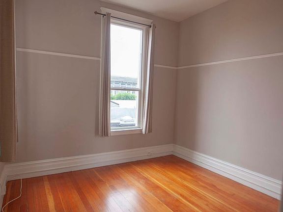 3rd image of 525 Haight St #B