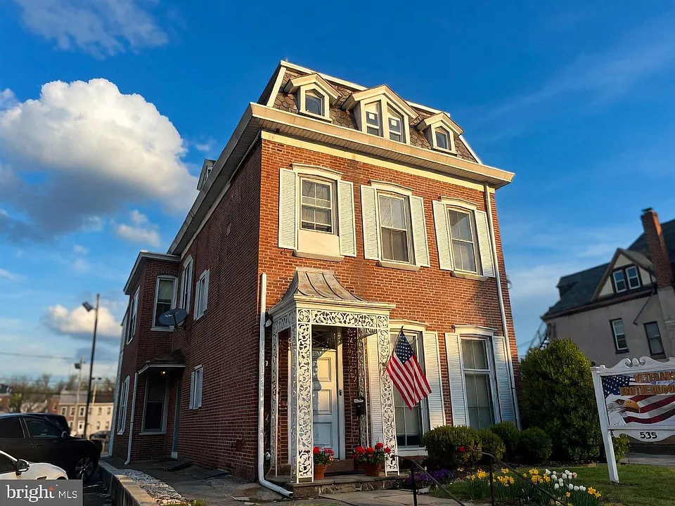 535 E High St