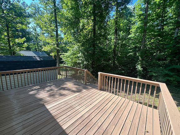 5th image of 2319 Oak Leigh Dr