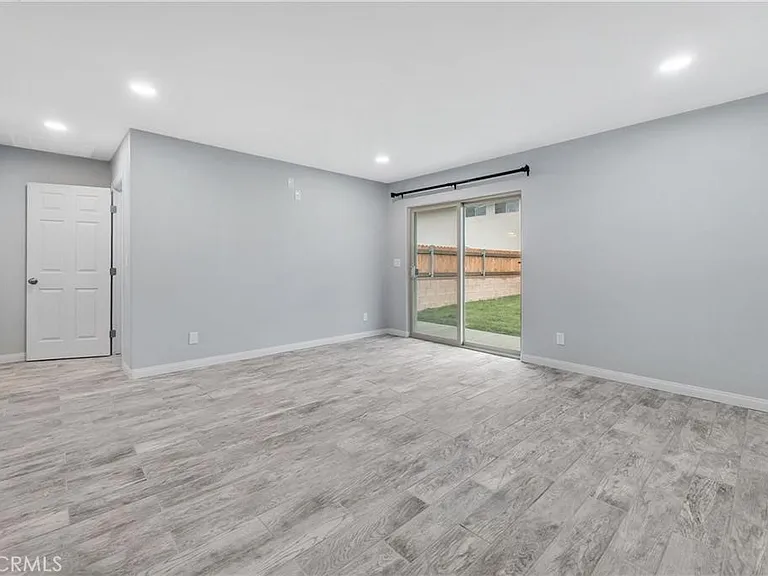 2644 Sycamore Dr — Photo 17