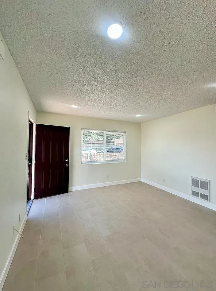 2 bed, 1.0 bath, 727 sqft, $2,295 — Photo 2
