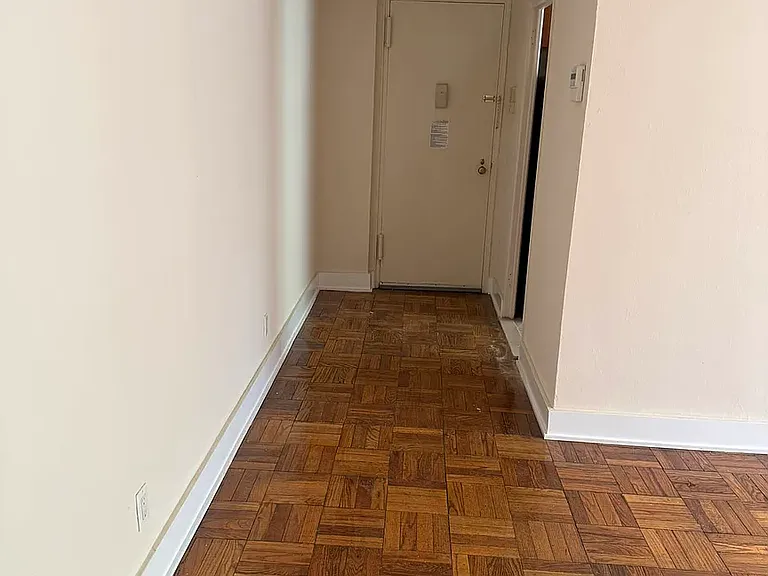 192-45B 71st Cres #2C — Photo 1