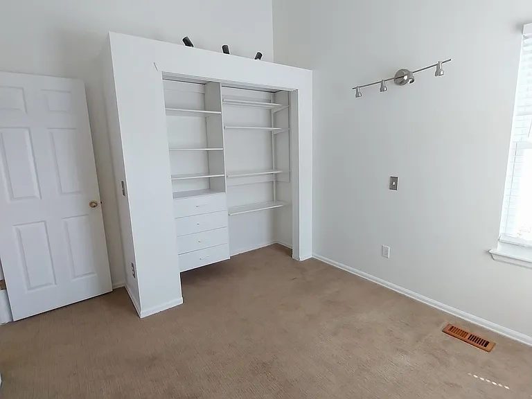 9786 Buckingham Ct — Photo 29