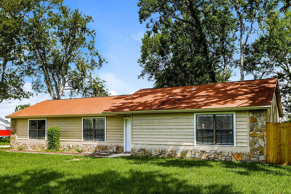 3 bed, 2.0 bath, 1124 sqft, $1,755 — Photo 3