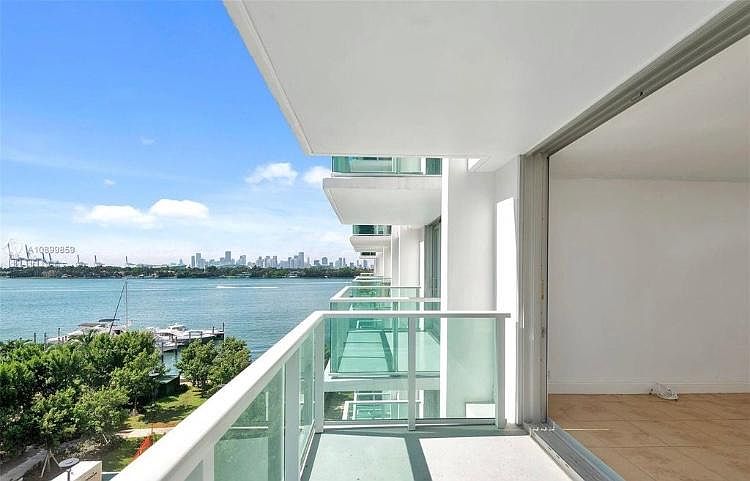 1st image of 1000 West Ave #52