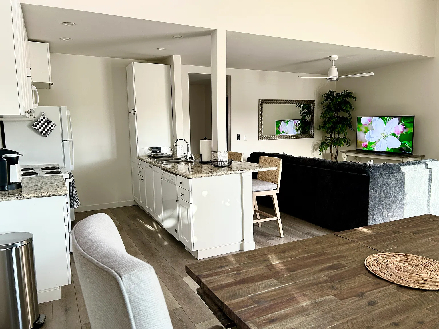 2 bed, 950 sqft, $4,500 — Photo 1