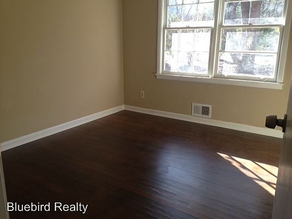 4th image of 510 Hilltop Dr