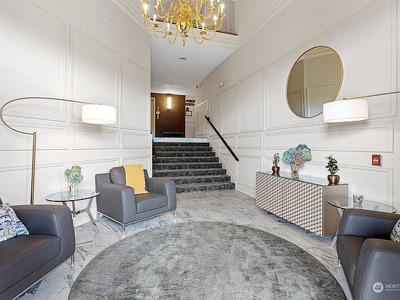 5th image of 2565 Dexter Avenue N #405