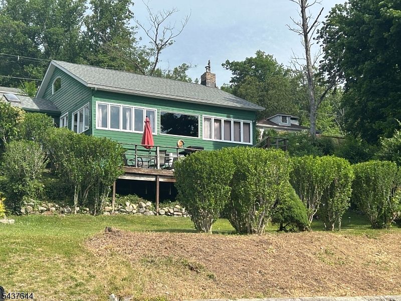1st image of 138 Lakeside Dr, West