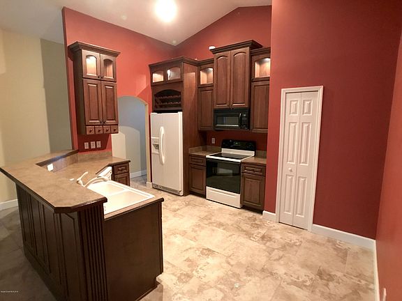 4th image of 928 Shaw Cir