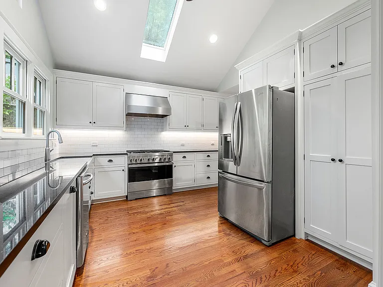 700 Berne St SE — Photo 4