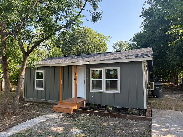 410 W Lincoln Ave — Photo 1