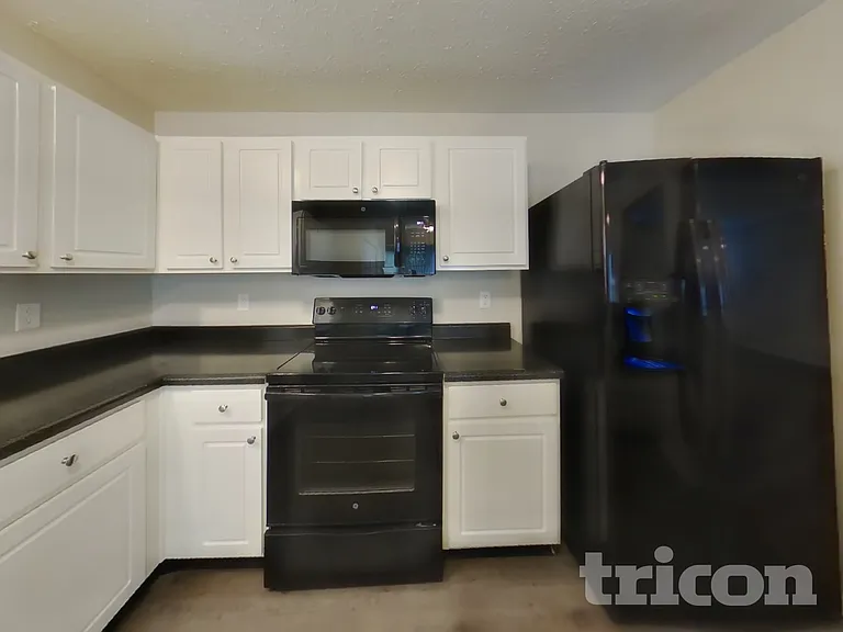 911 Pine Ridge Way — Photo 9