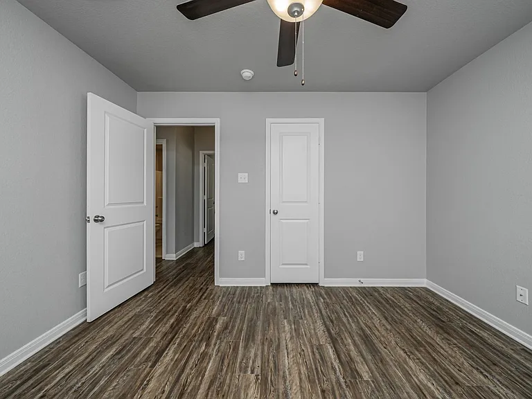 521 Fallbrook Dr — Photo 32