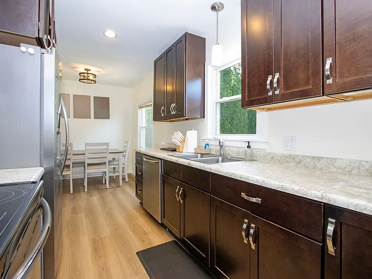 1720 W Hill Dr — Photo 10