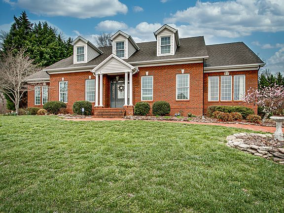3rd image of 447 Arrowhead Dr
