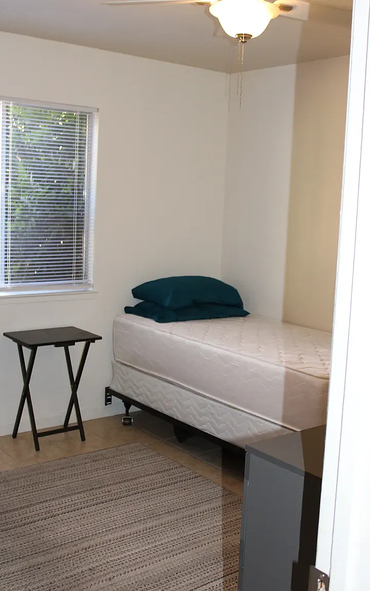 4 bed, 1400 sqft, $650 — Photo 4
