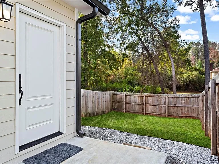 5750 Old Gordon Rd — Photo 30