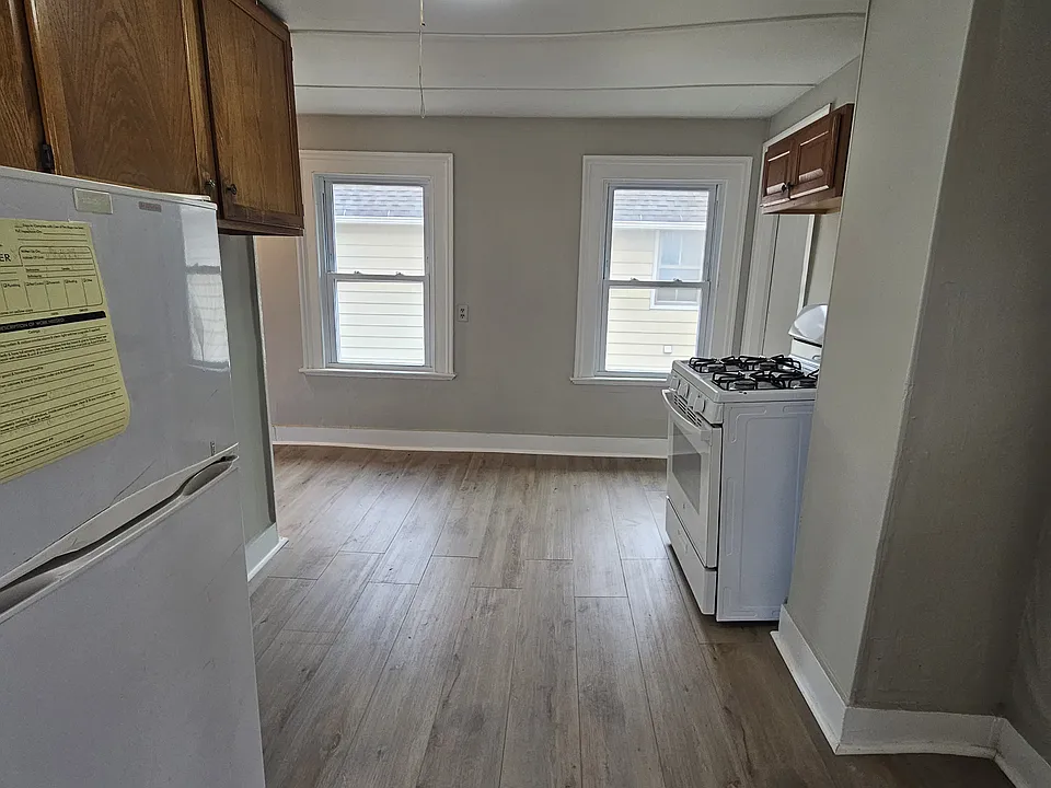 16 Hallock Ave #2A