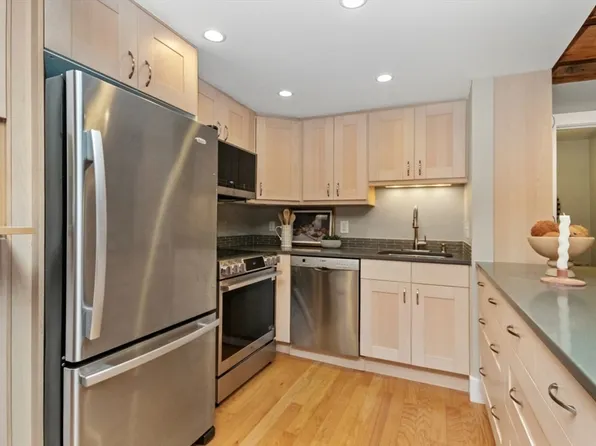 110 112th St #2, Boston, MA 02109