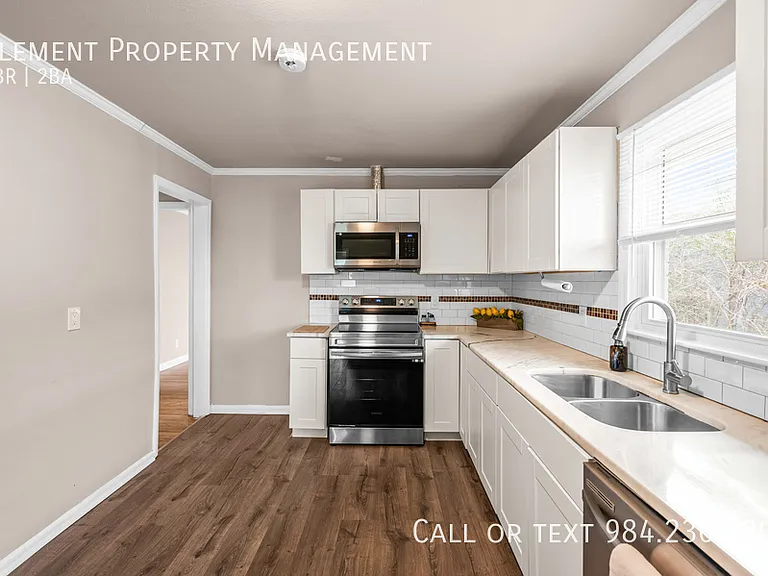 401 Moline St — Photo 8