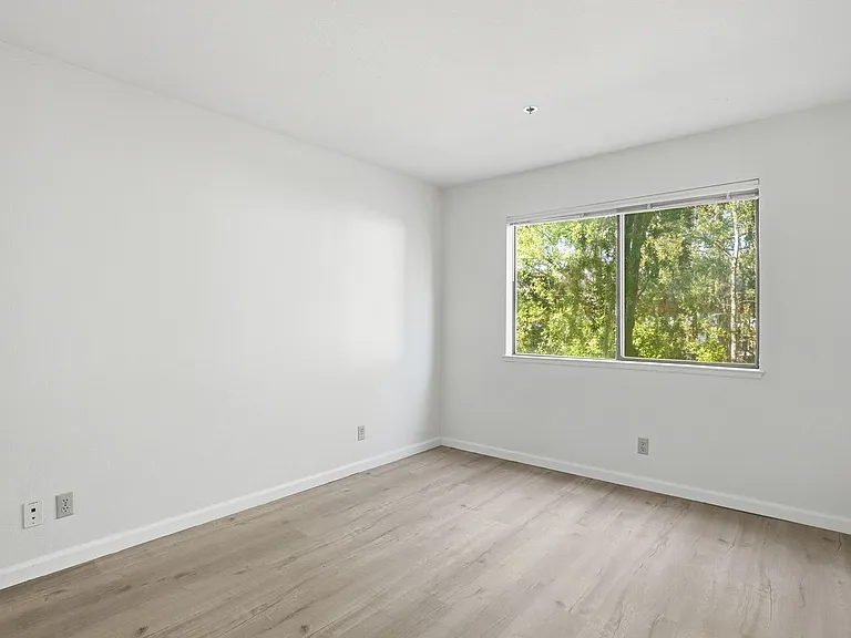 496 W Charleston Rd #103 — Photo 17